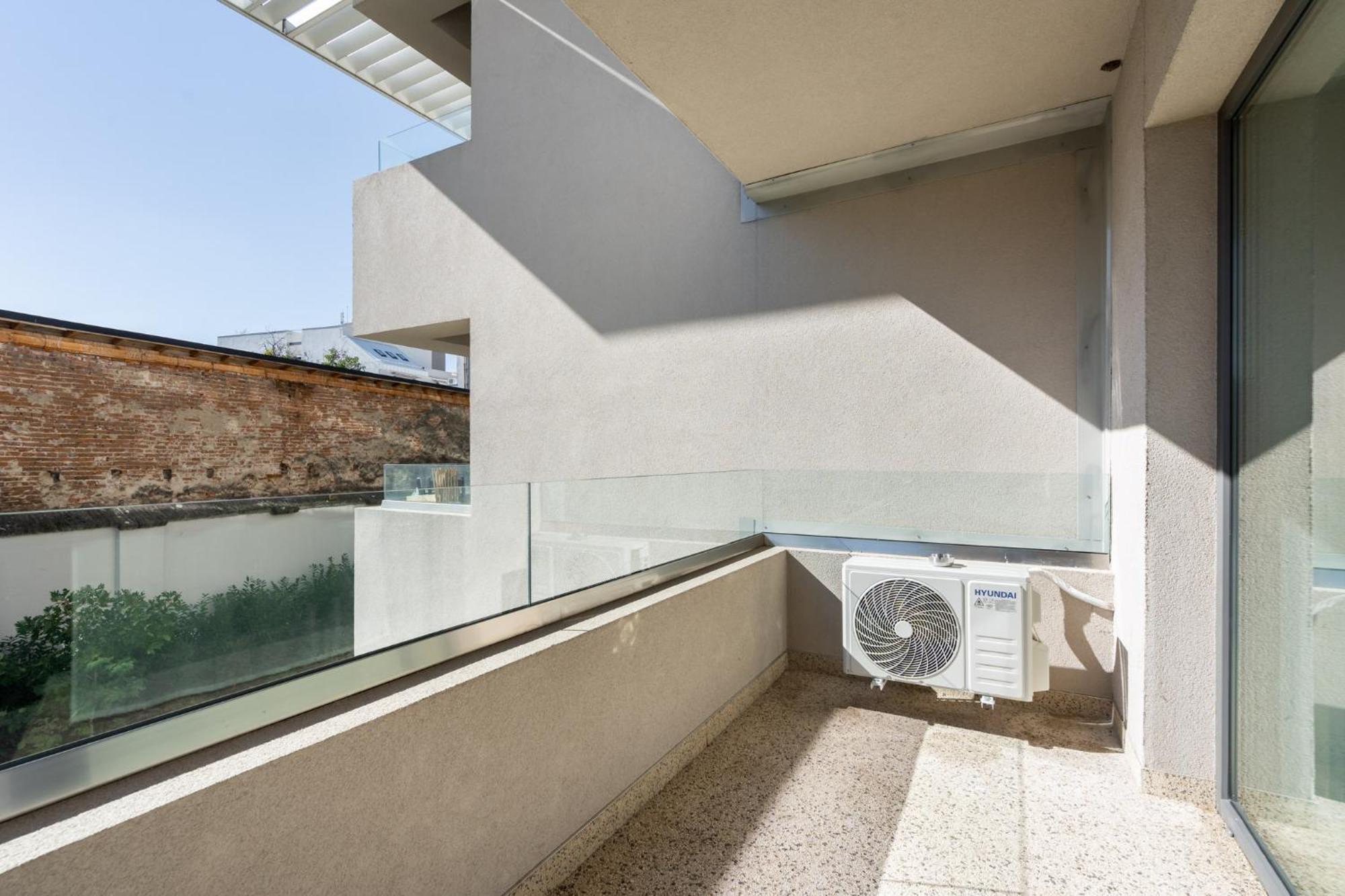 Zen Studios - Central Escape With Parking Bucharest Exterior photo